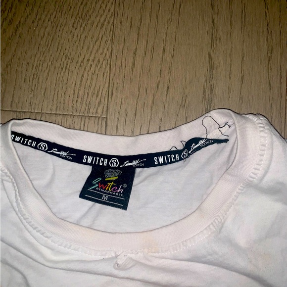 Basic graphic tee! Has rimestones. Streetwear style - Picture 3 of 4